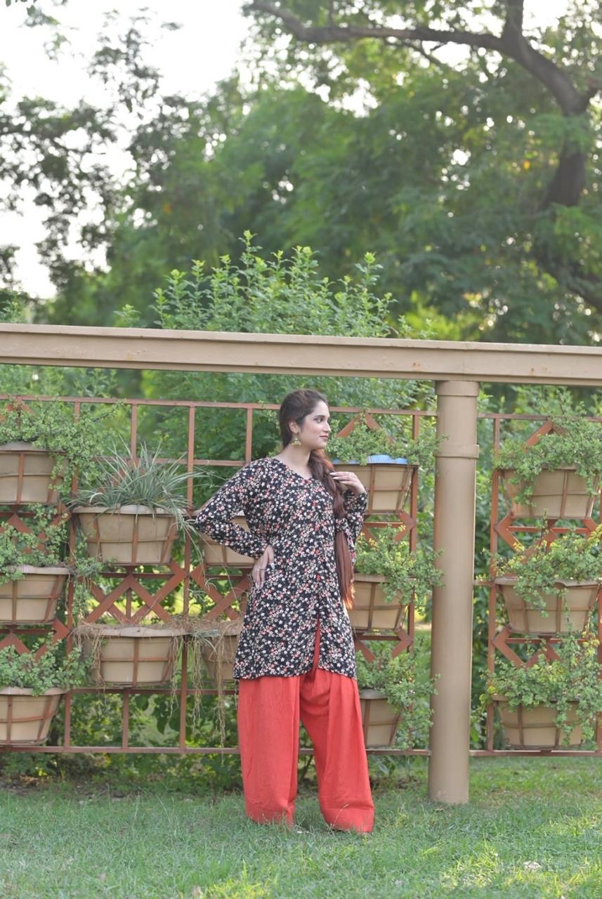 Black Daisy Flowered Two-Piece Set